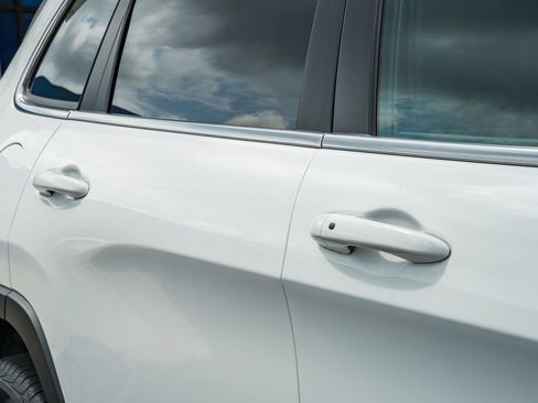 Used 2019 Jeep Cherokee Limited AWD/4WD image 17