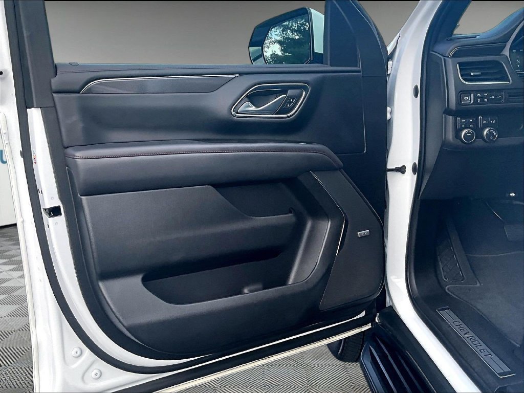 Used 2022 Chevrolet Tahoe RST w/ Luxury Package AWD/4WD image 9