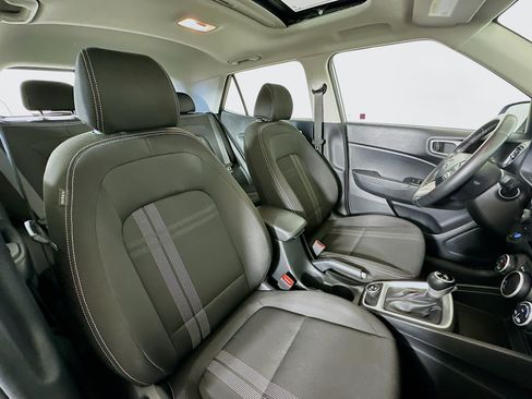 Used 2025 Hyundai Venue SEL FWD image 30