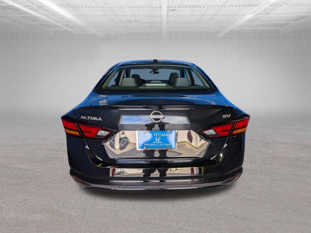 Used 2024 Nissan Altima 2.5 SV FWD image 6