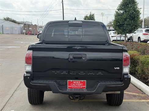 Used 2021 Toyota Tacoma TRD Sport w/ Technology Package image 6