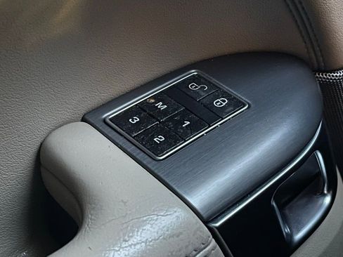 Used 2014 Land Rover Range Rover Sport HSE image 18