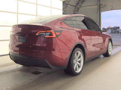 Used 2024 Tesla Model Y Long Range AWD/4WD image 5