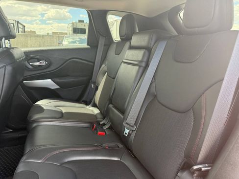 Used 2018 Jeep Cherokee Trailhawk w/ Comfort/Convenience Group AWD/4WD image 20