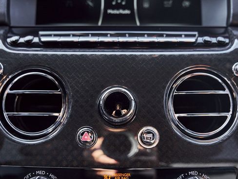 Used 2022 Rolls-Royce Cullinan Black Badge w/ Dark Exterior Package image 65