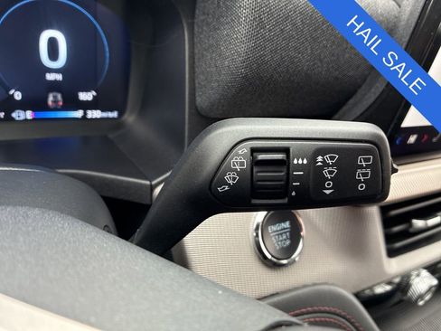 Used 2025 Ford Explorer Active AWD/4WD image 29