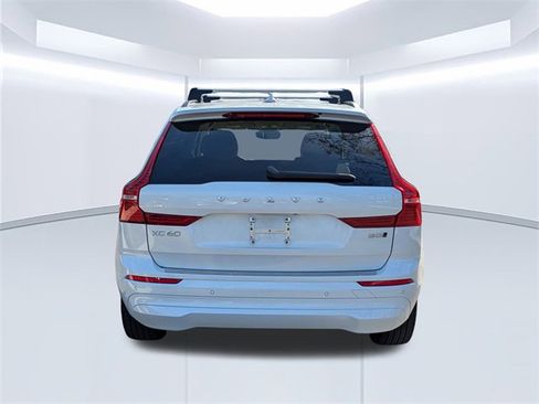 Used 2022 Volvo XC60 B5 Momentum w/ Advanced Package image 5