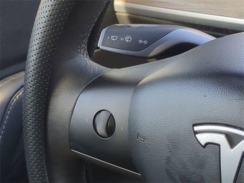 Used 2022 Tesla Model Y Performance image 27