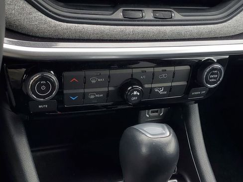 Used 2023 Jeep Compass Latitude image 23