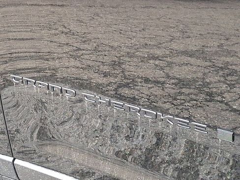 Used 2023 Jeep Grand Cherokee L Laredo image 30