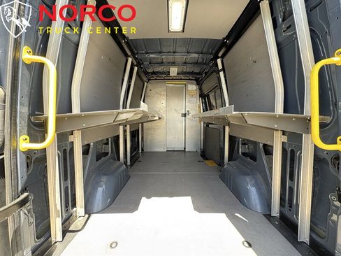 Used 2018 Mercedes-Benz Sprinter 2500 image 12