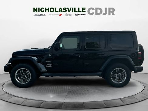 Used 2018 Jeep Wrangler Unlimited Sahara AWD/4WD image 2