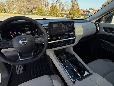 New 2026 Nissan Pathfinder SL FWD image 19