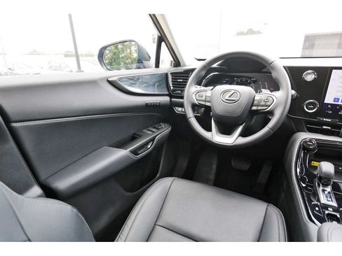 Used 2024 Lexus NX 250 FWD image 6