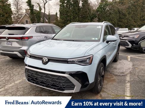 New 2026 Volkswagen Taos SE image 3