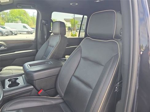 Used 2023 Chevrolet Suburban Premier AWD/4WD image 21
