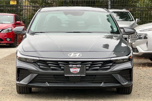 New 2026 Hyundai Elantra Limited FWD image 3