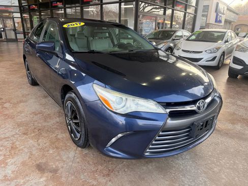 Used 2017 Toyota Camry LE FWD image 1