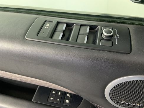 Used 2017 Land Rover Discovery HSE Luxury image 25