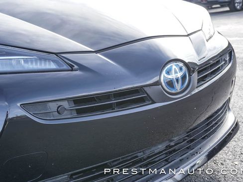 Used 2020 Toyota Prius L Eco image 12