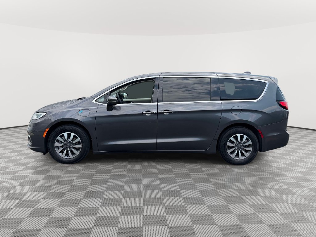 Used 2022 Chrysler Pacifica Touring-L FWD image 4