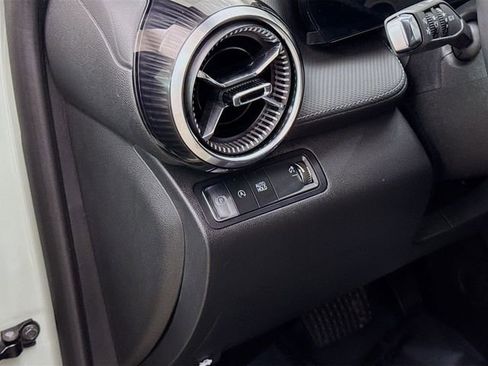 Used 2025 Chevrolet Equinox LT w/ Safety and Technology Package image 11