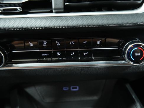 Used 2025 Chevrolet Equinox LT w/ Safety and Technology Package image 38