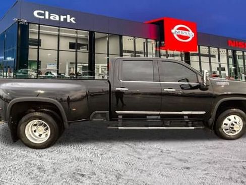 Used 2025 Chevrolet Silverado 3500 High Country w/ Technology Package image 8