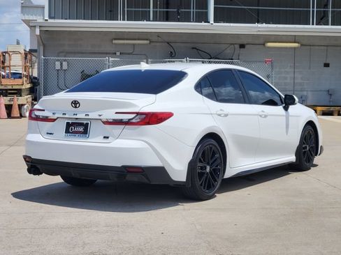 Used 2025 Toyota Camry SE w/ Convenience Package FWD image 7