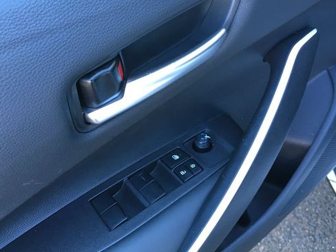 Used 2025 Toyota Corolla SE FWD image 19