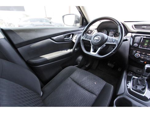 Used 2020 Nissan Rogue SV w/ Premium Package FWD image 9