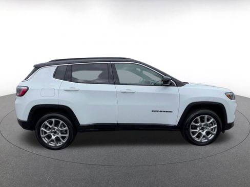 Used 2025 Jeep Compass Limited AWD/4WD image 16