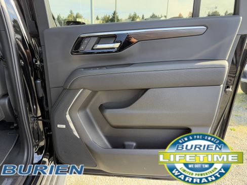 New 2026 Chevrolet Suburban Premier image 24