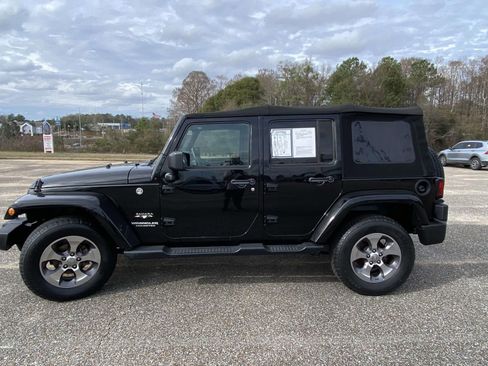 Used 2016 Jeep Wrangler Unlimited Sahara w/ Connectivity Group image 4
