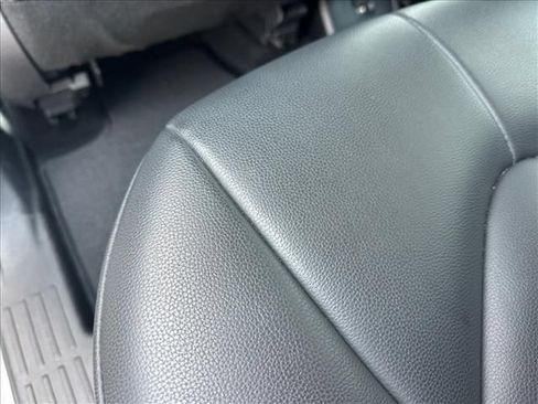 Used 2021 Toyota Highlander XLE FWD image 21