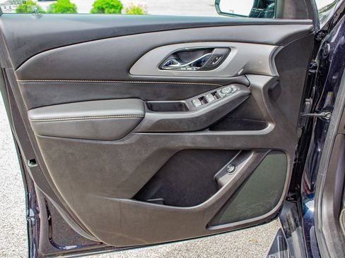 Used 2020 Chevrolet Traverse LT FWD image 13