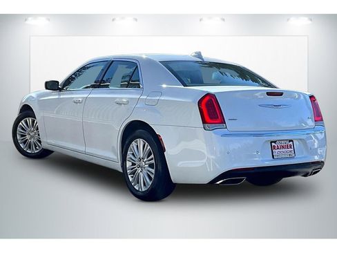 Used 2021 Chrysler 300 Touring L image 12