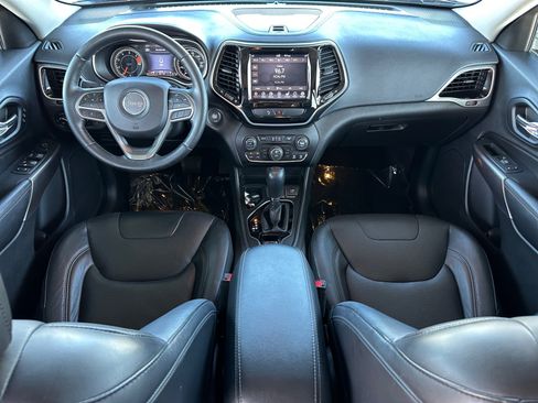 Used 2019 Jeep Cherokee Limited FWD image 11