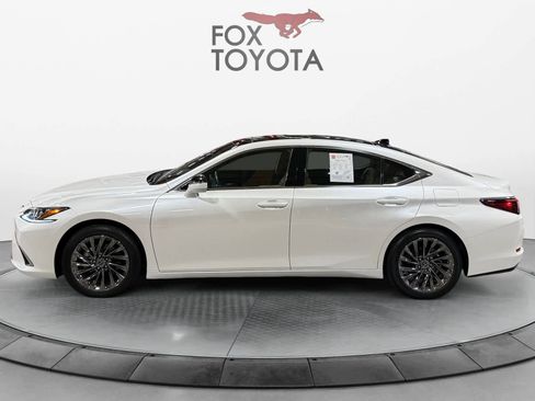 Used 2024 Lexus ES 350 w/ Luxury Package image 3