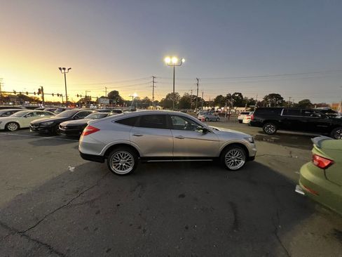 Used 2013 Honda Crosstour EX image 2