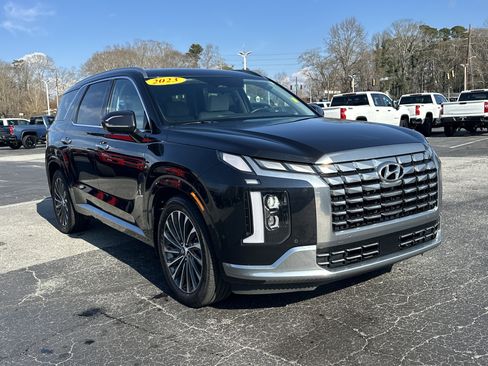 Used 2023 Hyundai Palisade Calligraphy image 2