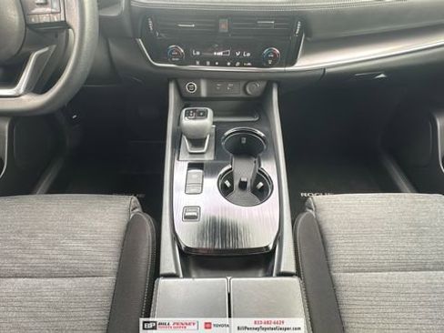 Used 2021 Nissan Rogue SV image 9