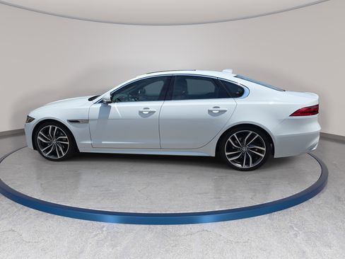 Certified 2024 Jaguar XF R-Dynamic SE RWD image 8