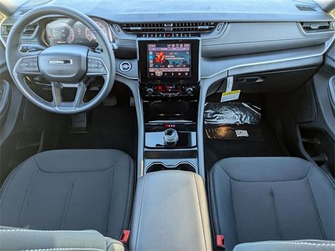 New 2025 Jeep Grand Cherokee Laredo X image 28