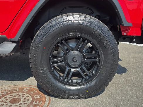 Used 2021 Jeep Wrangler Unlimited Sahara w/ Uconnect 4C Nav & Sound Group AWD/4WD image 16