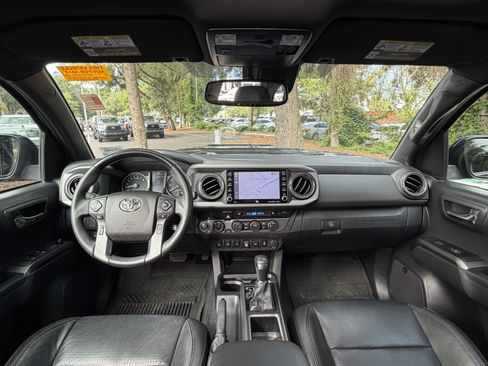 Used 2022 Toyota Tacoma TRD Sport w/ TRD Premium Sport Package AWD/4WD image 36