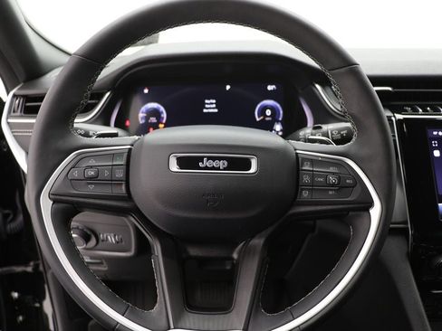 Used 2023 Jeep Grand Cherokee L Laredo image 17