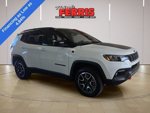 Used 2026 Jeep Compass Trailhawk AWD/4WD image 3