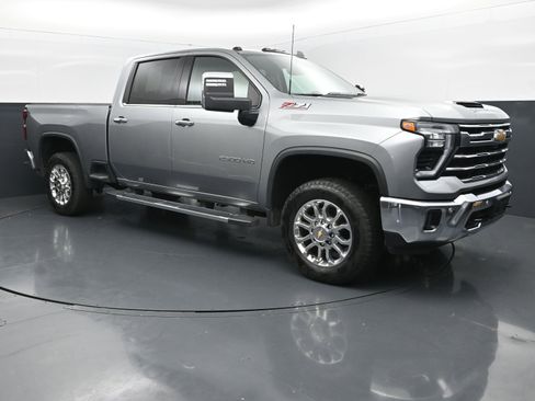 Used 2025 Chevrolet Silverado 2500 LTZ w/ LTZ Premium Package AWD/4WD image 7