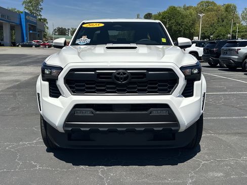 Used 2025 Toyota Tacoma TRD Sport image 3